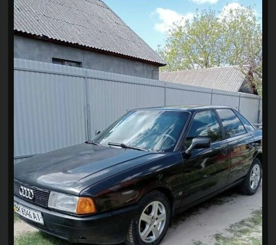 Черный Ауди 80, объемом двигателя 1.8 л и пробегом 400 тыс. км за 1300 $, фото 1 на Automoto.ua