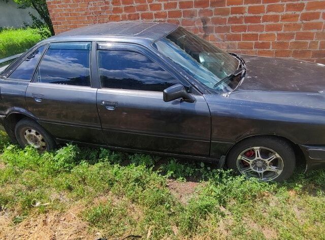 Черный Ауди 80, объемом двигателя 2 л и пробегом 370 тыс. км за 675 $, фото 1 на Automoto.ua