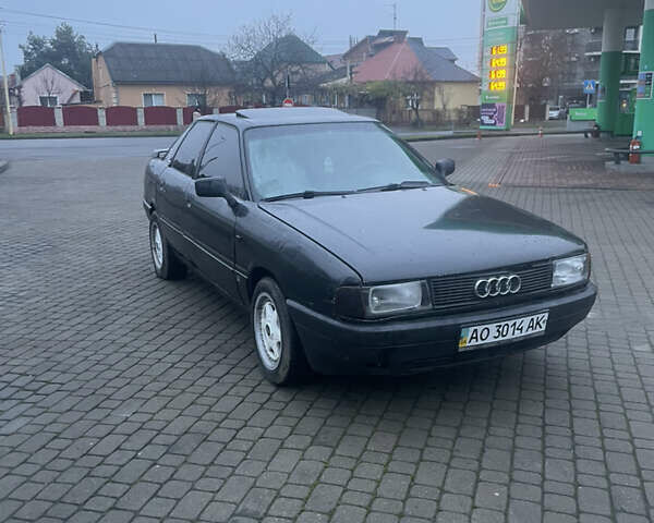 Черный Ауди 80, объемом двигателя 1.8 л и пробегом 300 тыс. км за 1100 $, фото 1 на Automoto.ua