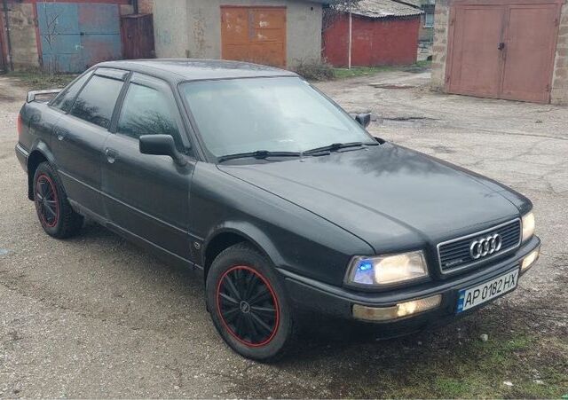 Черный Ауди 80, объемом двигателя 2 л и пробегом 350 тыс. км за 3500 $, фото 1 на Automoto.ua