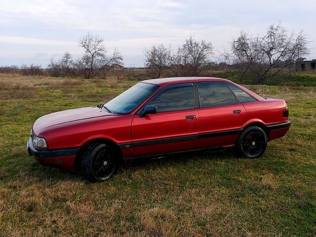 Красный Ауди 80, объемом двигателя 1.8 л и пробегом 300 тыс. км за 1750 $, фото 1 на Automoto.ua