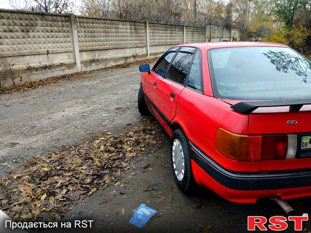 Красный Ауди 80, объемом двигателя 1.8 л и пробегом 263 тыс. км за 1350 $, фото 1 на Automoto.ua