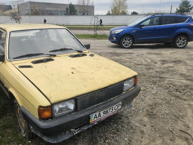 Желтый Ауди 80, объемом двигателя 1.6 л и пробегом 200 тыс. км за 500 $, фото 1 на Automoto.ua