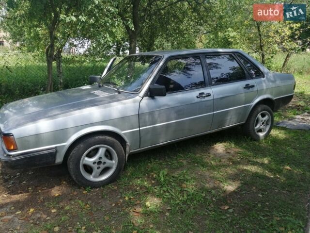 Серый Ауди 80, объемом двигателя 1.8 л и пробегом 306 тыс. км за 900 $, фото 1 на Automoto.ua