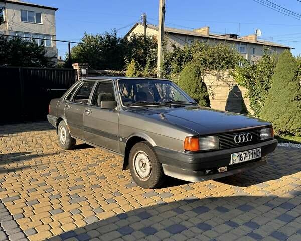 Сірий Ауді 80, об'ємом двигуна 1.6 л та пробігом 300 тис. км за 1350 $, фото 1 на Automoto.ua