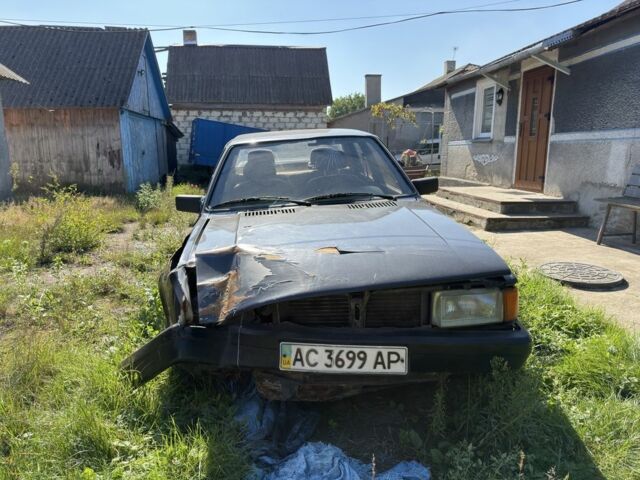 Серый Ауди 80, объемом двигателя 1.6 л и пробегом 415 тыс. км за 402 $, фото 1 на Automoto.ua