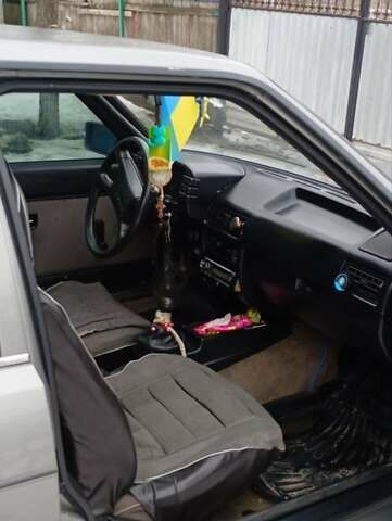 Серый Ауди 80, объемом двигателя 1.6 л и пробегом 320 тыс. км за 1200 $, фото 1 на Automoto.ua