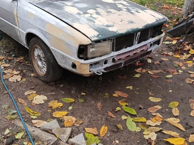 Сірий Ауді 80, об'ємом двигуна 1.6 л та пробігом 300 тис. км за 800 $, фото 1 на Automoto.ua