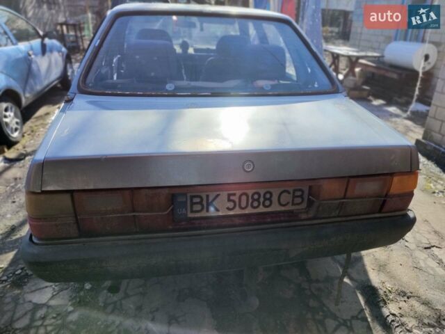 Серый Ауди 80, объемом двигателя 1.8 л и пробегом 289 тыс. км за 1300 $, фото 1 на Automoto.ua