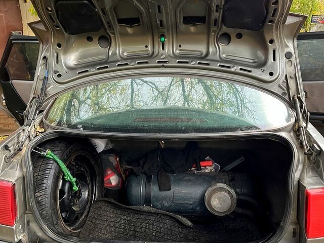 Серый Ауди 80, объемом двигателя 1.8 л и пробегом 390 тыс. км за 2150 $, фото 1 на Automoto.ua