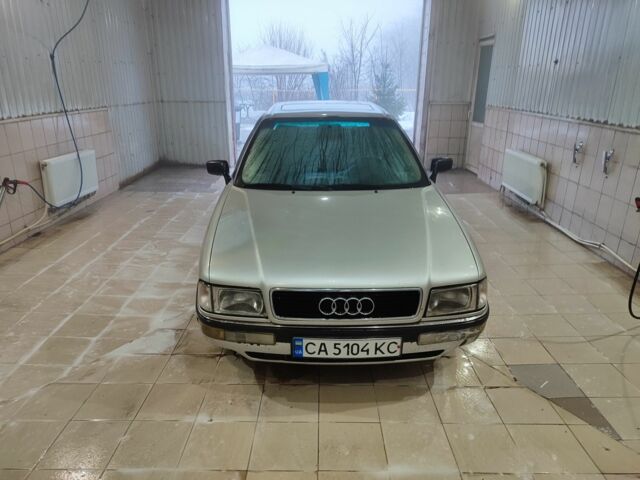 Серый Ауди 80, объемом двигателя 1.6 л и пробегом 300 тыс. км за 1650 $, фото 1 на Automoto.ua