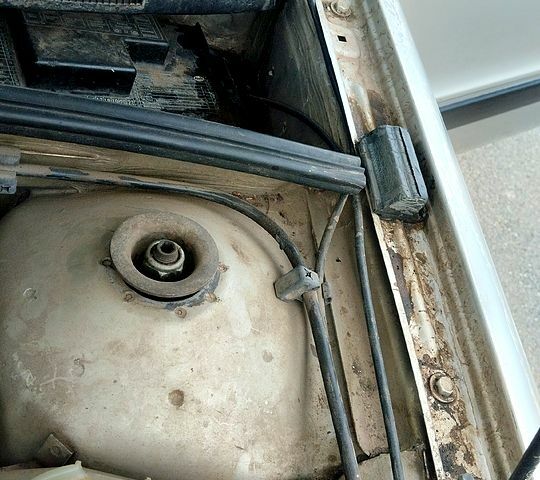 Сірий Ауді 80, об'ємом двигуна 1.8 л та пробігом 223 тис. км за 1750 $, фото 1 на Automoto.ua