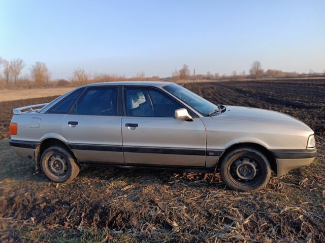 Серый Ауди 80, объемом двигателя 1.8 л и пробегом 250 тыс. км за 1150 $, фото 1 на Automoto.ua