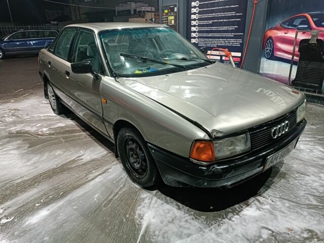 Серый Ауди 80, объемом двигателя 1.6 л и пробегом 250 тыс. км за 1350 $, фото 1 на Automoto.ua