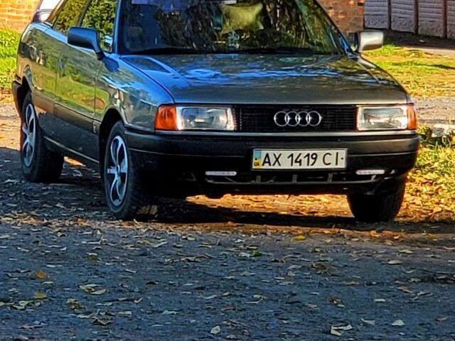 Ауді 80 1990 у Харкові на Automoto.ua Сірий Ауді 80, об'ємом двигуна 1.8 л та пробігом 390 тис. км за 2000 $, фото 1 на Automoto.ua