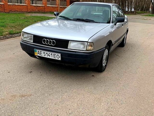 Серый Ауди 80, объемом двигателя 1.8 л и пробегом 250 тыс. км за 1400 $, фото 1 на Automoto.ua