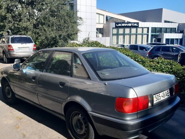 Серый Ауди 80, объемом двигателя 2 л и пробегом 420 тыс. км за 2888 $, фото 1 на Automoto.ua