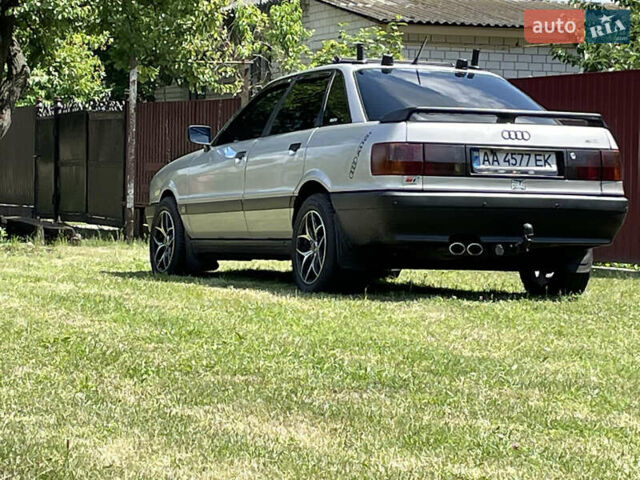 Серый Ауди 80, объемом двигателя 1.8 л и пробегом 300 тыс. км за 3500 $, фото 1 на Automoto.ua