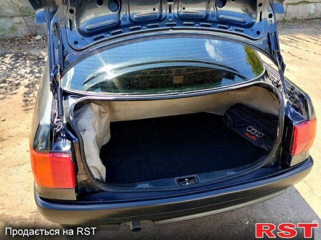 Синий Ауди 80, объемом двигателя 1.8 л и пробегом 400 тыс. км за 2700 $, фото 1 на Automoto.ua