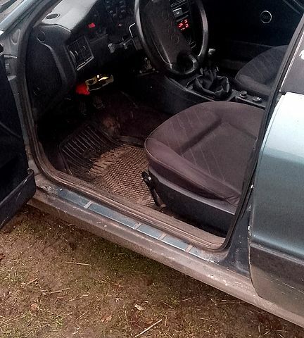 Синий Ауди 80, объемом двигателя 1.6 л и пробегом 350 тыс. км за 1350 $, фото 1 на Automoto.ua