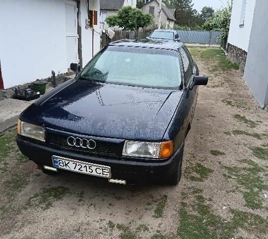 Синий Ауди 80, объемом двигателя 1.8 л и пробегом 480 тыс. км за 1205 $, фото 1 на Automoto.ua