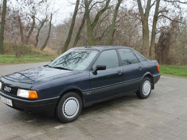 Синий Ауди 80, объемом двигателя 1.8 л и пробегом 200 тыс. км за 1900 $, фото 1 на Automoto.ua