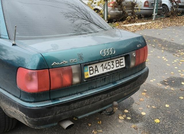 Зеленый Ауди 80, объемом двигателя 2.3 л и пробегом 450 тыс. км за 1065 $, фото 1 на Automoto.ua