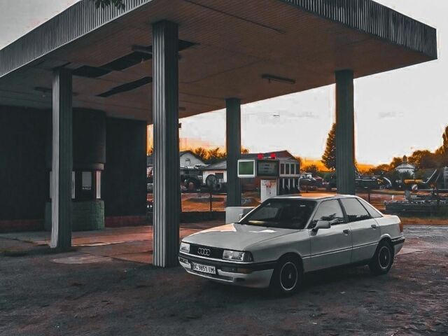 Белый Ауди 90, объемом двигателя 2 л и пробегом 400 тыс. км за 800 $, фото 1 на Automoto.ua