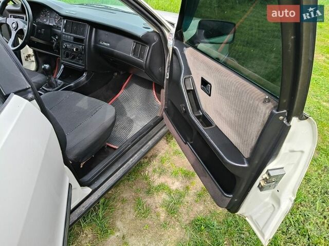 Белый Ауди 90, объемом двигателя 1.99 л и пробегом 296 тыс. км за 1450 $, фото 1 на Automoto.ua