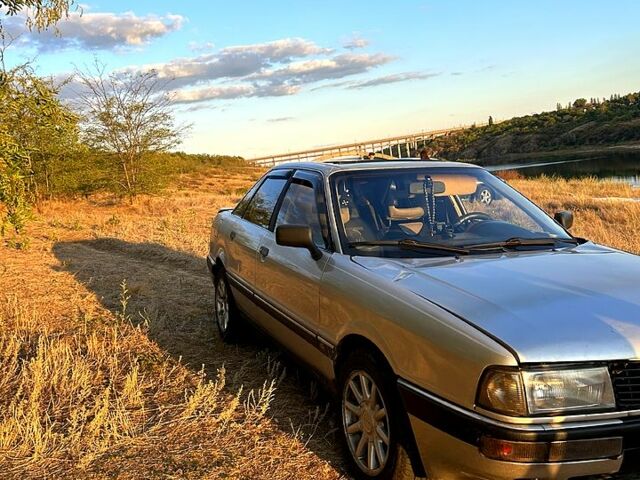 Серый Ауди 90, объемом двигателя 2.3 л и пробегом 480 тыс. км за 1600 $, фото 1 на Automoto.ua