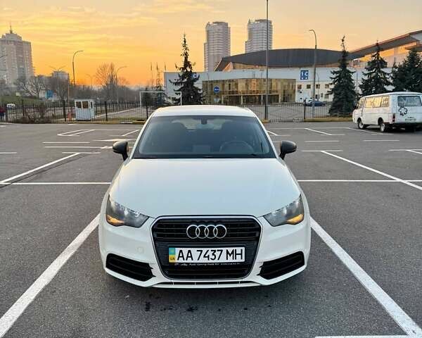 Белый Ауди А1, объемом двигателя 1.39 л и пробегом 127 тыс. км за 9000 $, фото 1 на Automoto.ua