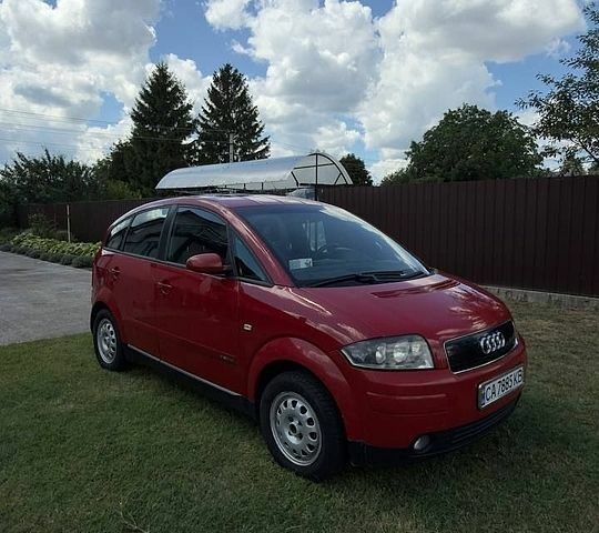 Красный Ауди А2, объемом двигателя 1.2 л и пробегом 170 тыс. км за 5000 $, фото 1 на Automoto.ua