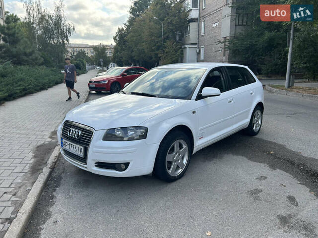 Белый Ауди А3, объемом двигателя 1.6 л и пробегом 240 тыс. км за 6200 $, фото 1 на Automoto.ua