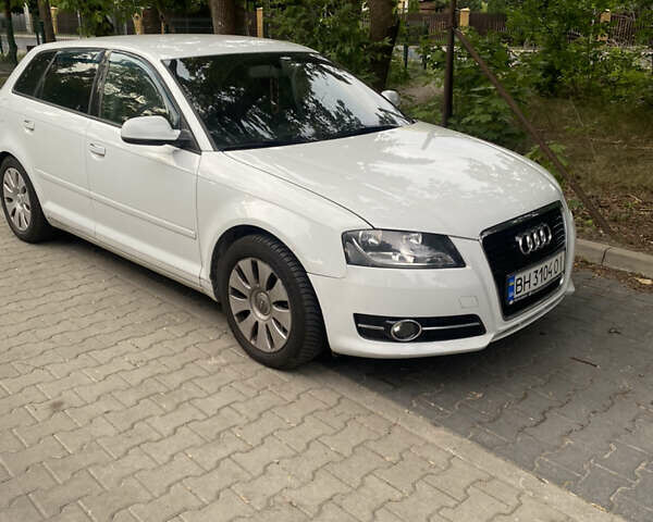 Белый Ауди А3, объемом двигателя 1.39 л и пробегом 270 тыс. км за 9081 $, фото 1 на Automoto.ua