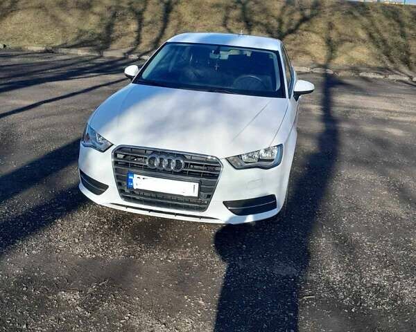 Белый Ауди А3, объемом двигателя 1.6 л и пробегом 242 тыс. км за 12300 $, фото 1 на Automoto.ua