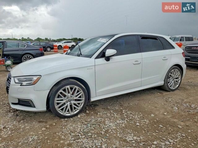 Білий Ауді А3, об'ємом двигуна 1.4 л та пробігом 110 тис. км за 3300 $, фото 1 на Automoto.ua