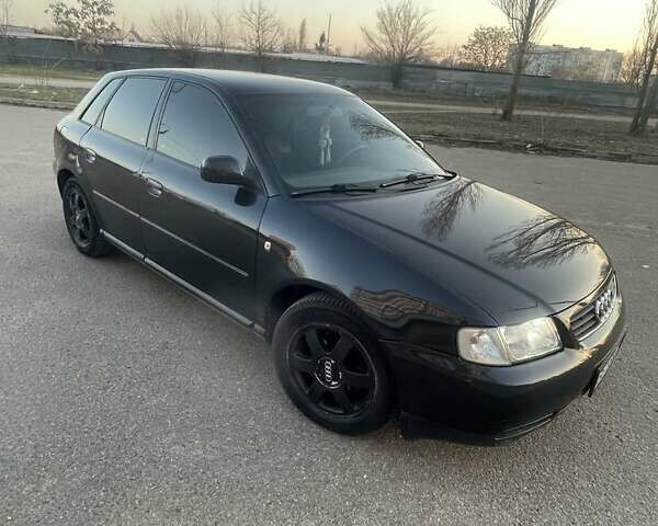 Черный Ауди А3, объемом двигателя 1.6 л и пробегом 297 тыс. км за 3900 $, фото 1 на Automoto.ua