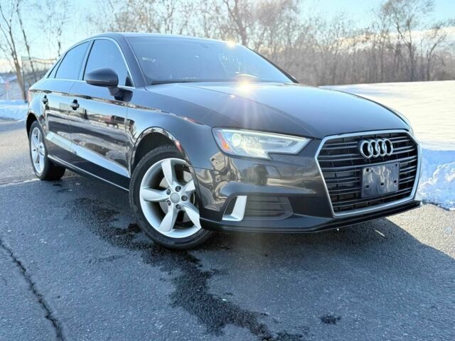 Черный Ауди А3, объемом двигателя 2 л и пробегом 62 тыс. км за 3000 $, фото 1 на Automoto.ua