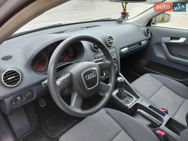 Сірий Ауді А3, об'ємом двигуна 1.6 л та пробігом 182 тис. км за 6900 $, фото 1 на Automoto.ua