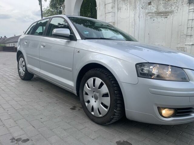 Серый Ауди А3, объемом двигателя 1.6 л и пробегом 205 тыс. км за 6000 $, фото 1 на Automoto.ua