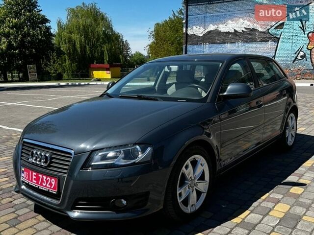 Серый Ауди А3, объемом двигателя 2 л и пробегом 180 тыс. км за 10600 $, фото 1 на Automoto.ua