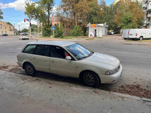 Белый Ауди А4, объемом двигателя 0 л и пробегом 350 тыс. км за 803 $, фото 1 на Automoto.ua