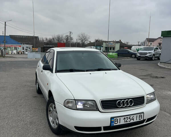Белый Ауди А4, объемом двигателя 1.6 л и пробегом 380 тыс. км за 3800 $, фото 1 на Automoto.ua