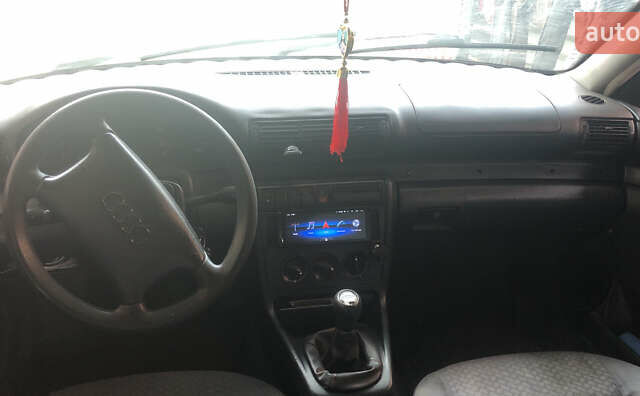 Белый Ауди А4, объемом двигателя 1.78 л и пробегом 340 тыс. км за 2700 $, фото 1 на Automoto.ua