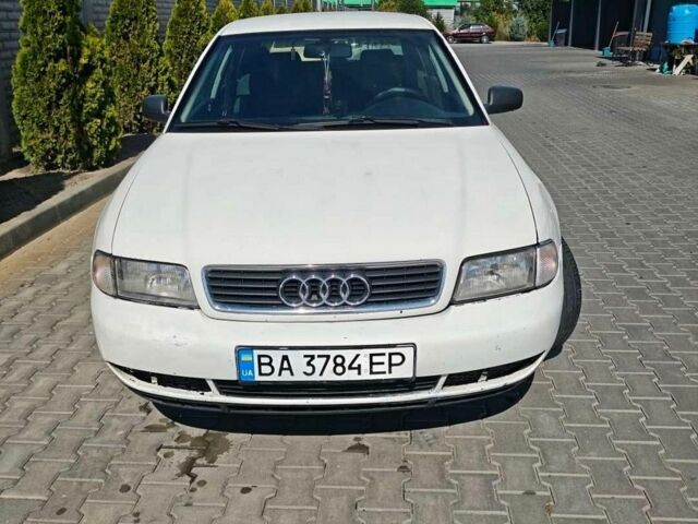 Білий Ауді А4, об'ємом двигуна 1.78 л та пробігом 400 тис. км за 2800 $, фото 1 на Automoto.ua