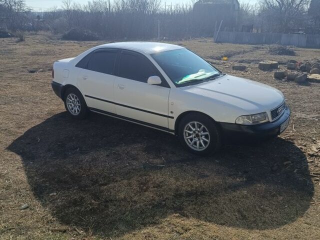 Білий Ауді А4, об'ємом двигуна 1.8 л та пробігом 1 тис. км за 3500 $, фото 1 на Automoto.ua