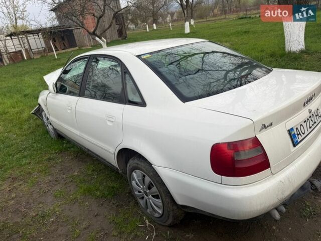 Белый Ауди А4, объемом двигателя 1.9 л и пробегом 300 тыс. км за 1000 $, фото 1 на Automoto.ua