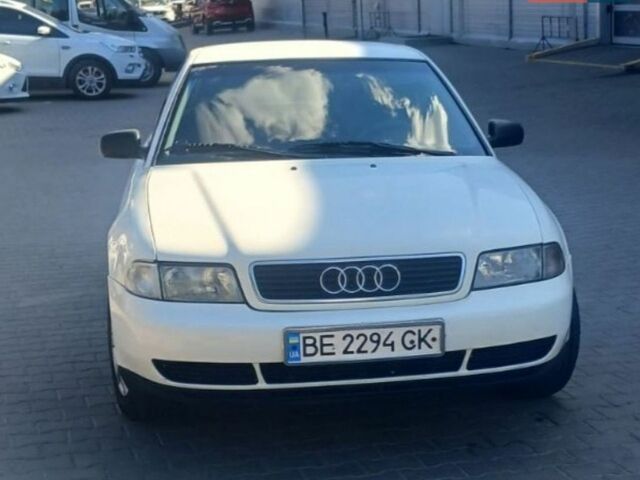 Белый Ауди А4, объемом двигателя 1.8 л и пробегом 330 тыс. км за 2800 $, фото 1 на Automoto.ua