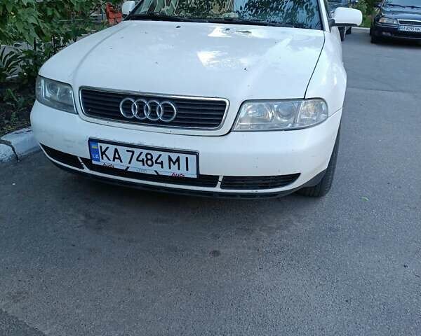 Белый Ауди А4, объемом двигателя 1.9 л и пробегом 360 тыс. км за 4000 $, фото 1 на Automoto.ua