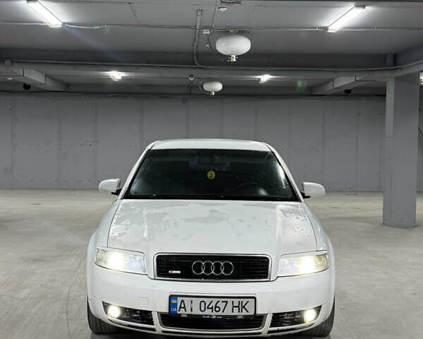 Белый Ауди А4, объемом двигателя 2.4 л и пробегом 200 тыс. км за 3500 $, фото 1 на Automoto.ua